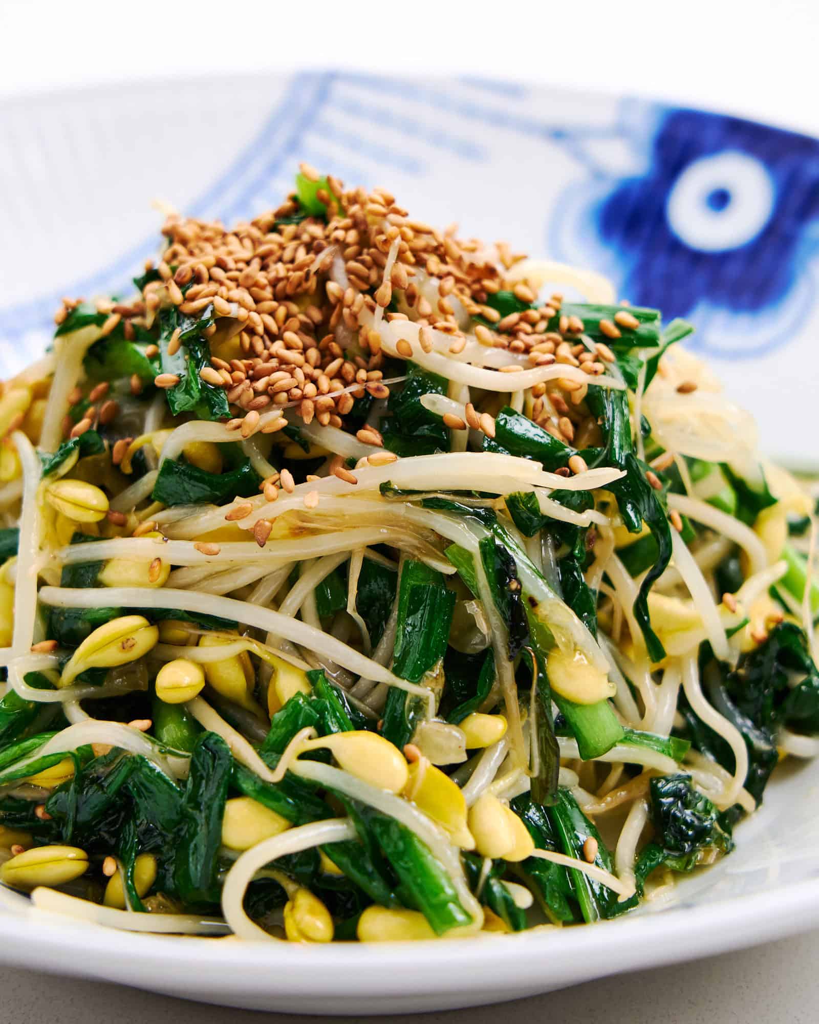 Bean sprouts stir fried with garlic chives.