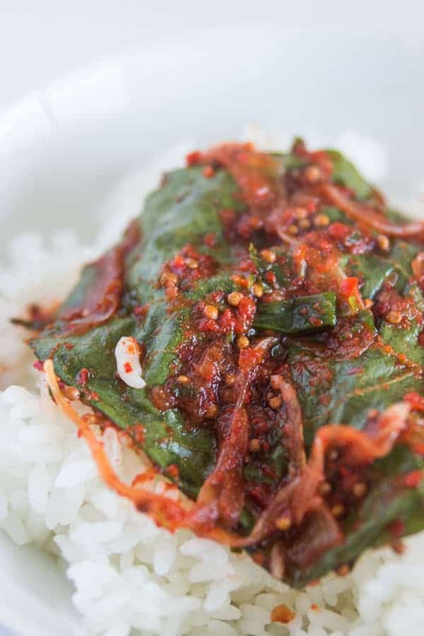 Kkaennip kimchi on rice.