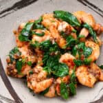 Succulent shrimp with basil and black pepper.