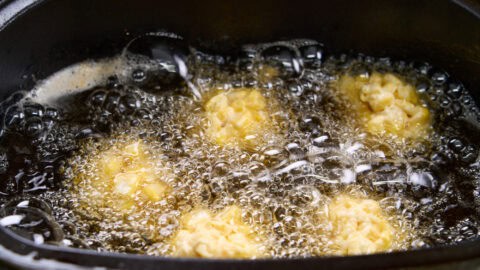 Frying the corn tempura.