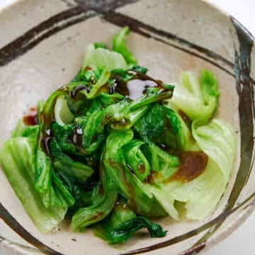 Tender lettuce dressed in oyster sauce.